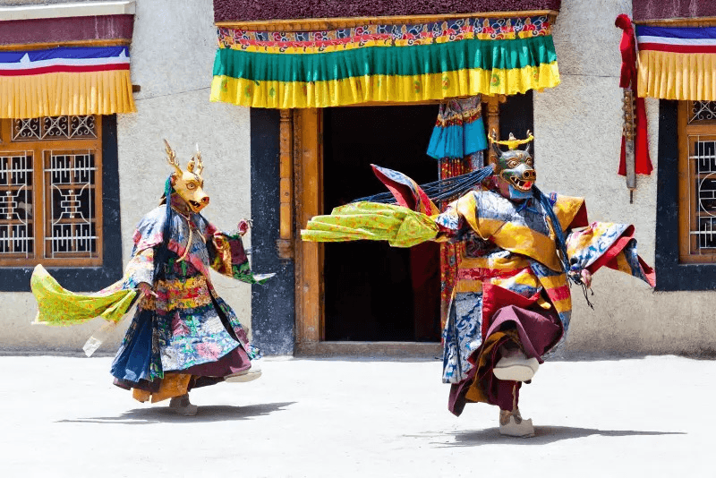 Dip your brush into centuries-old storytelling. Paint vibrant ceremonial masks guided by local artists, each stroke a piece of Ladakh’s rich Buddhist traditions, mythologies, and bold colors of spiritual expression