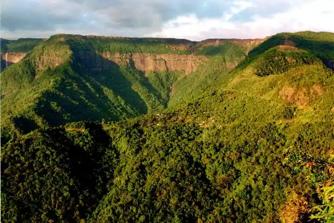 Pools, Plateaus & Poetic Pauses – A Slow Immersion in Meghalaya